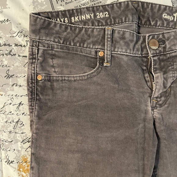Women’s Gap Skinny Corduroy Pant - Picture 5 of 7